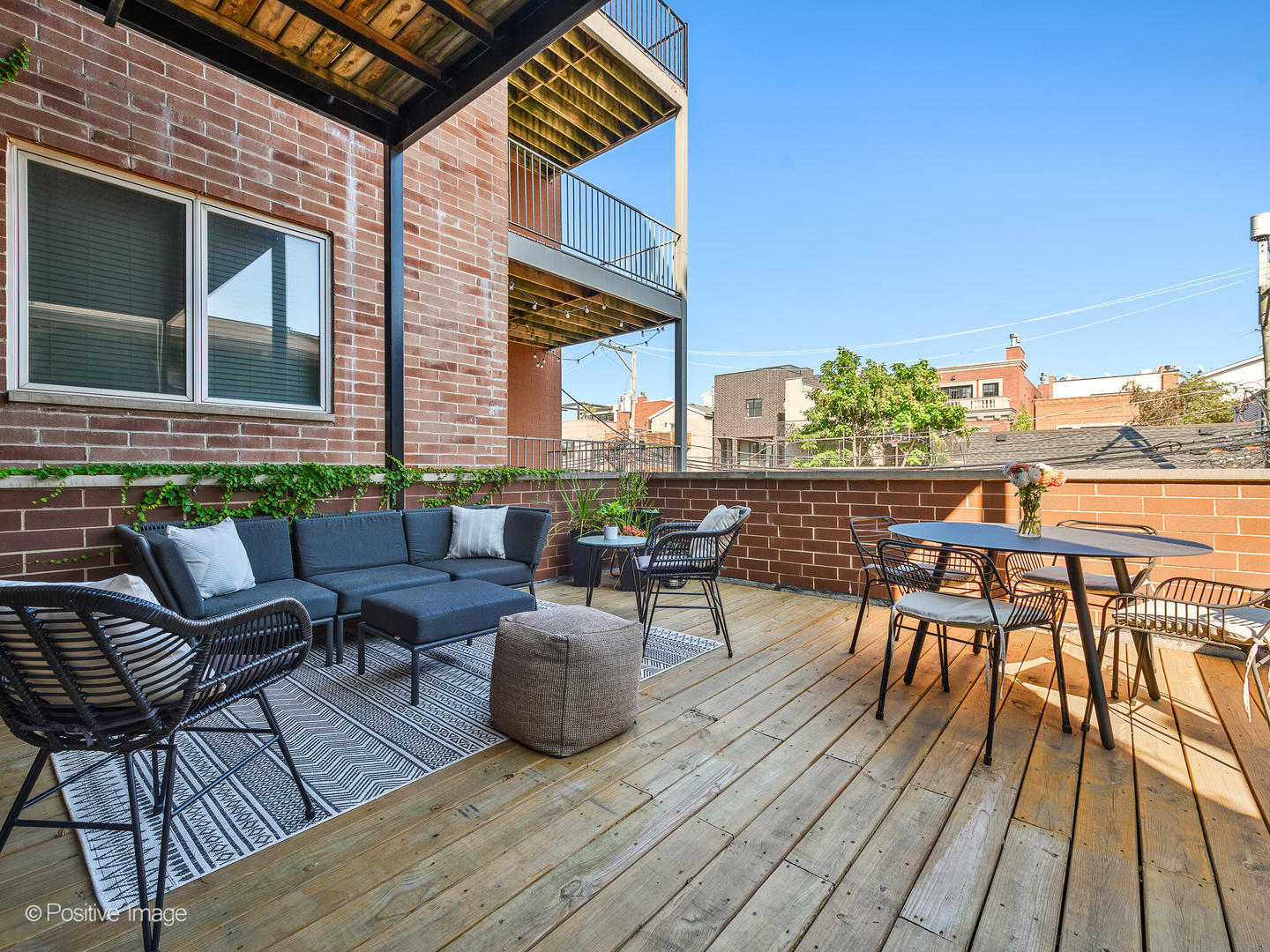3923 N ASHLAND Avenue Unit: 201