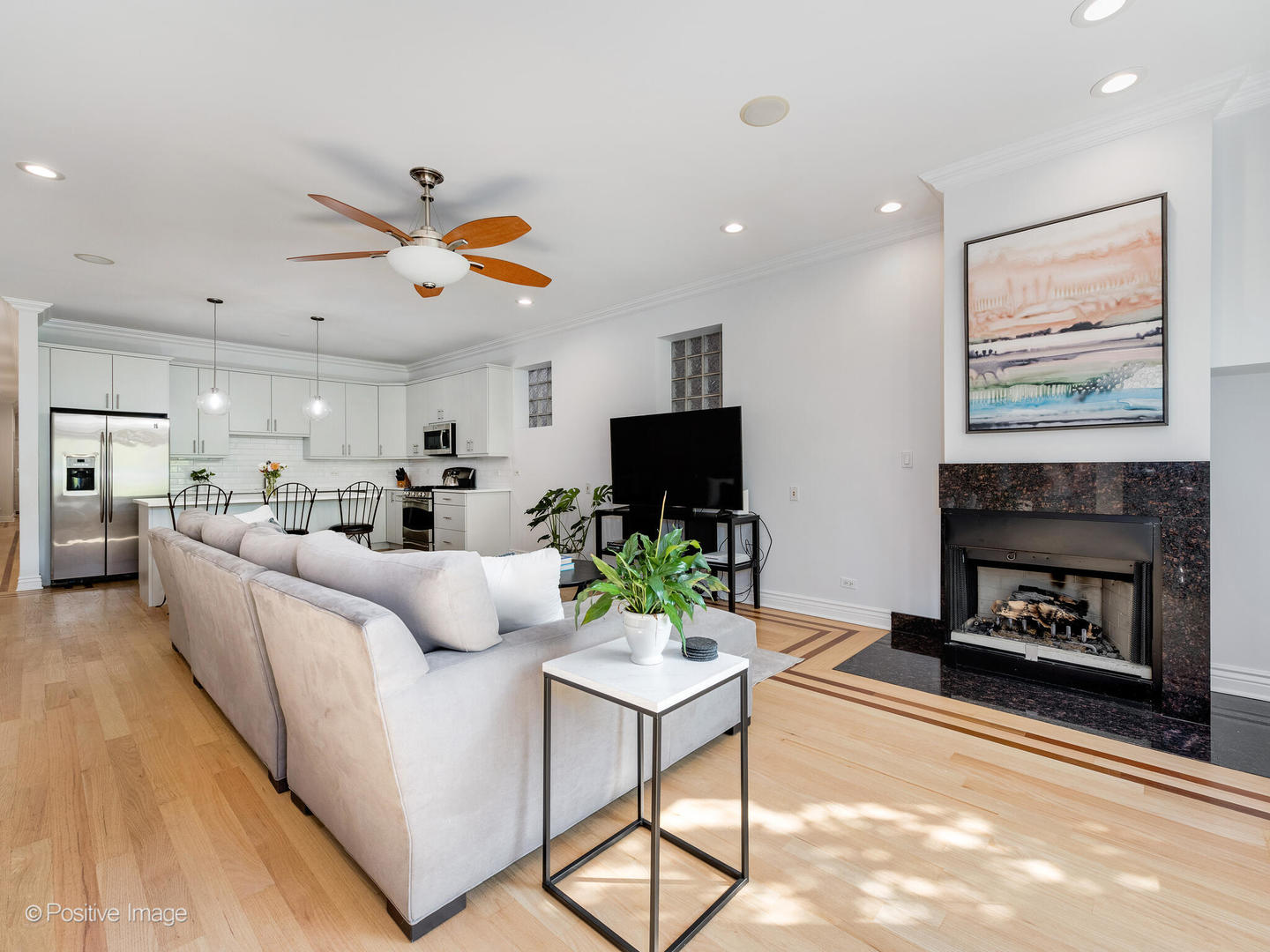 3923 N ASHLAND Avenue Unit: 201