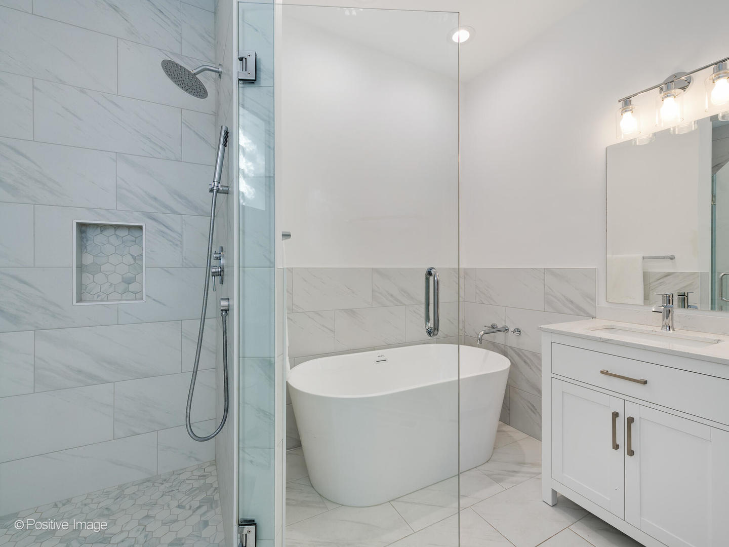 3923 N ASHLAND Avenue Unit: 201