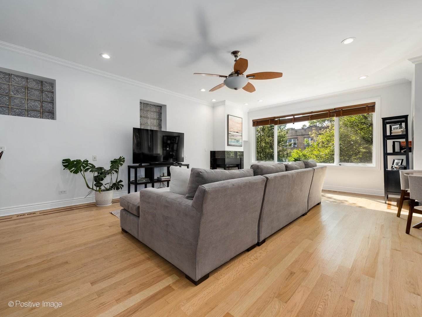 3923 N ASHLAND Avenue Unit: 201