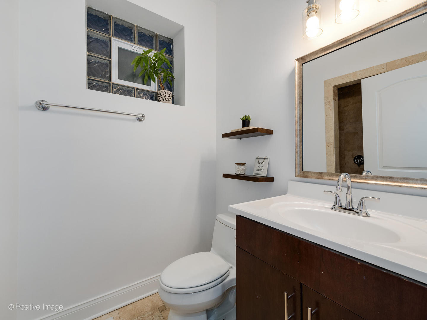 3923 N ASHLAND Avenue Unit: 201