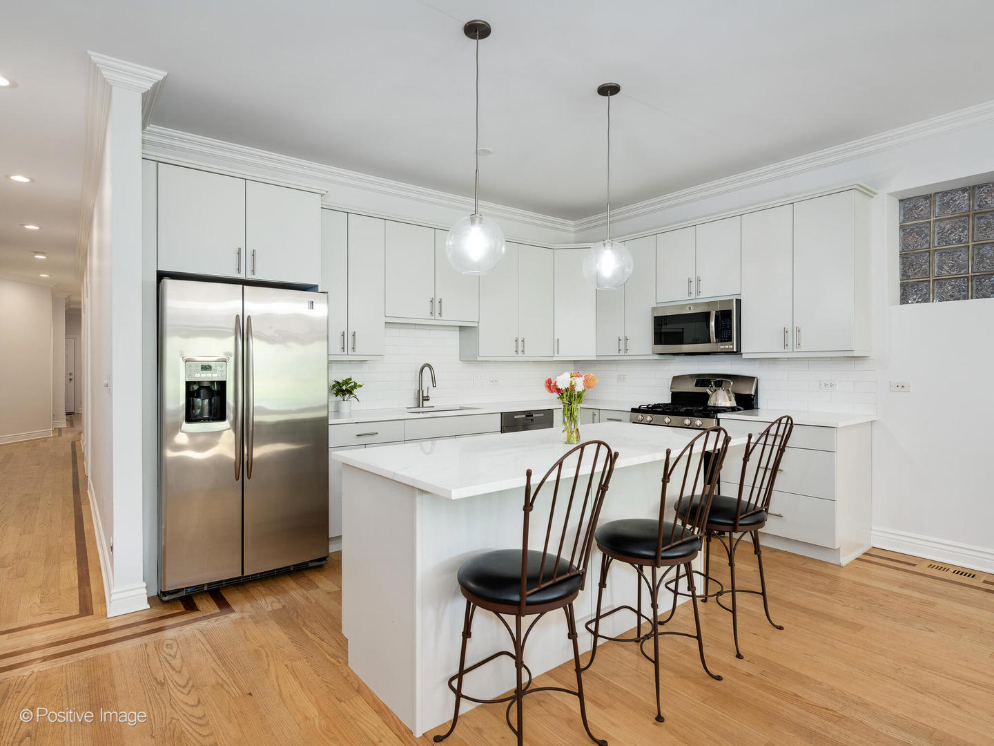 3923 N ASHLAND Avenue Unit: 201