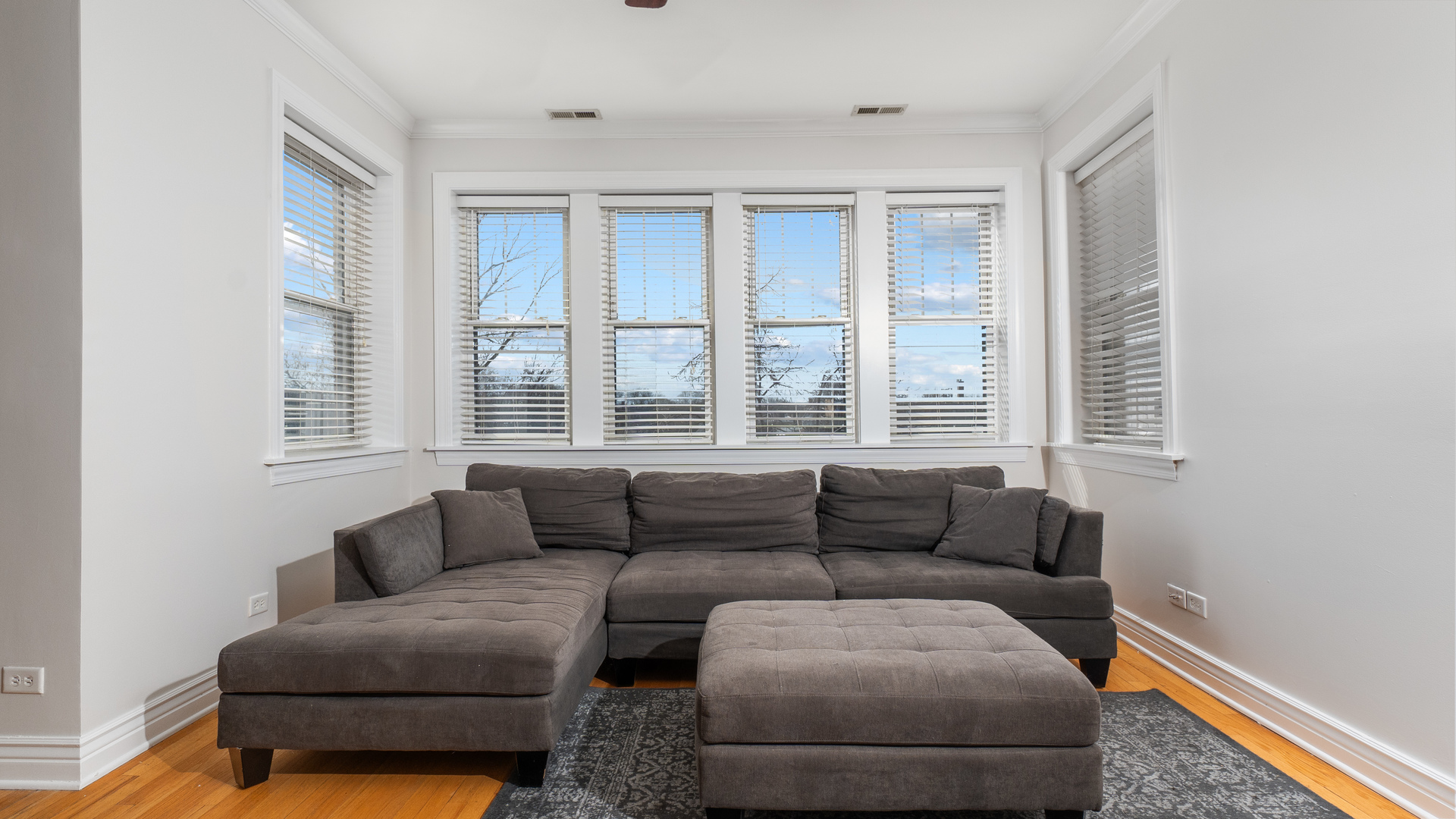 4333 N Troy Street Unit: 3W