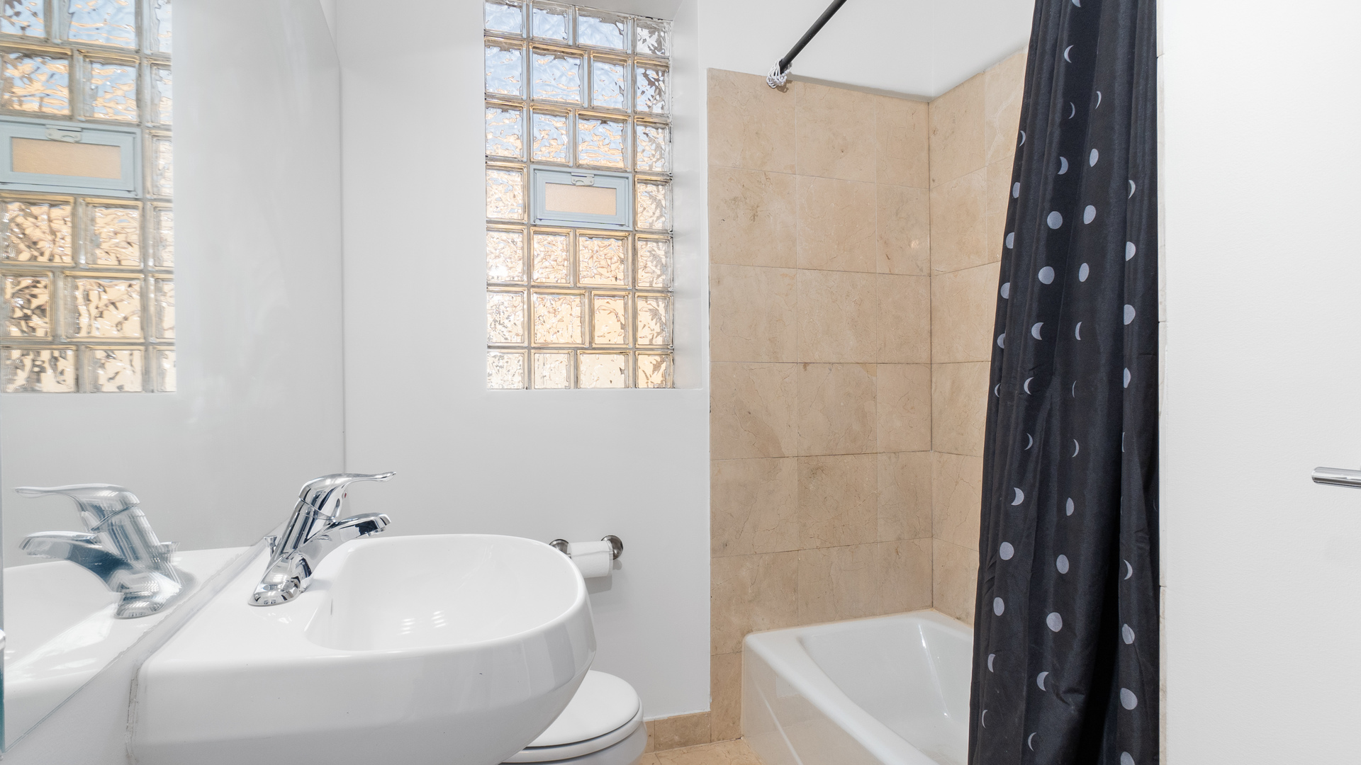 4333 N Troy Street Unit: 3W