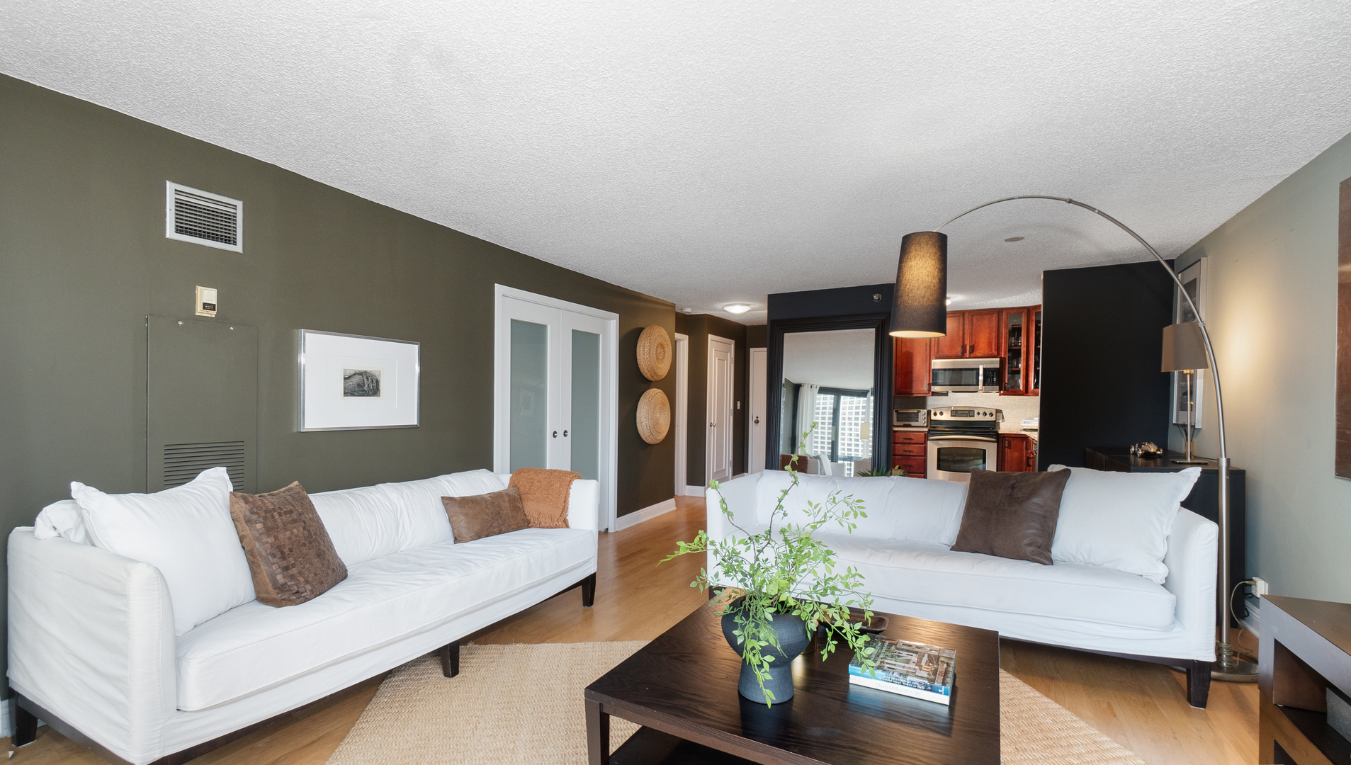 33 W delaware Place Unit: 18H