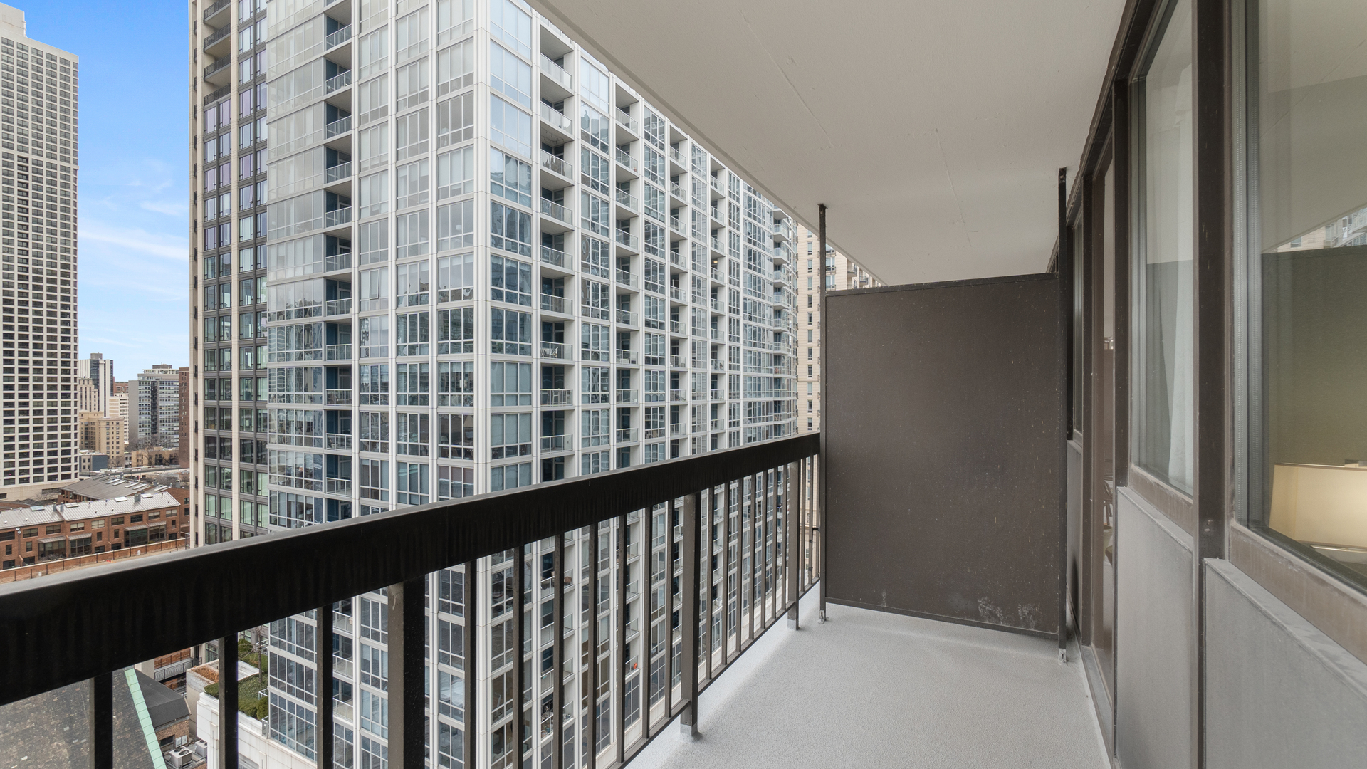 33 W delaware Place Unit: 18H