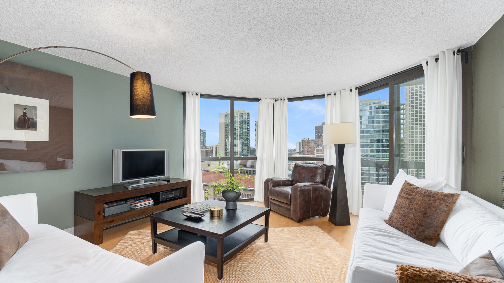 33 W delaware Place Unit: 18H