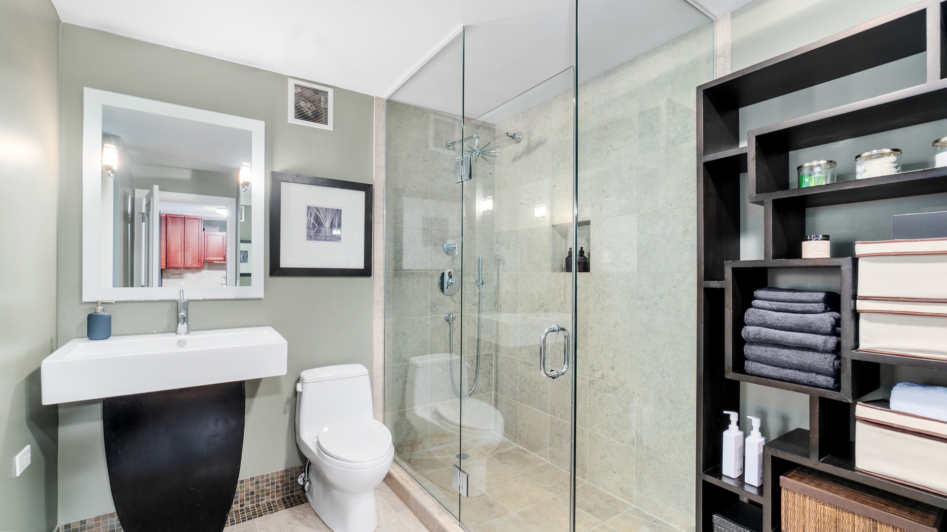 33 W delaware Place Unit: 18H