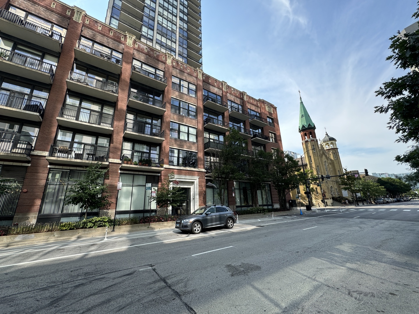 210 S Desplaines Street Unit: 2008