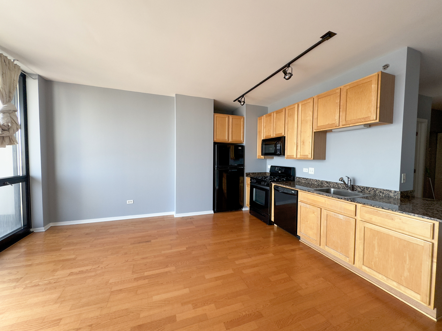 210 S Desplaines Street Unit: 2008