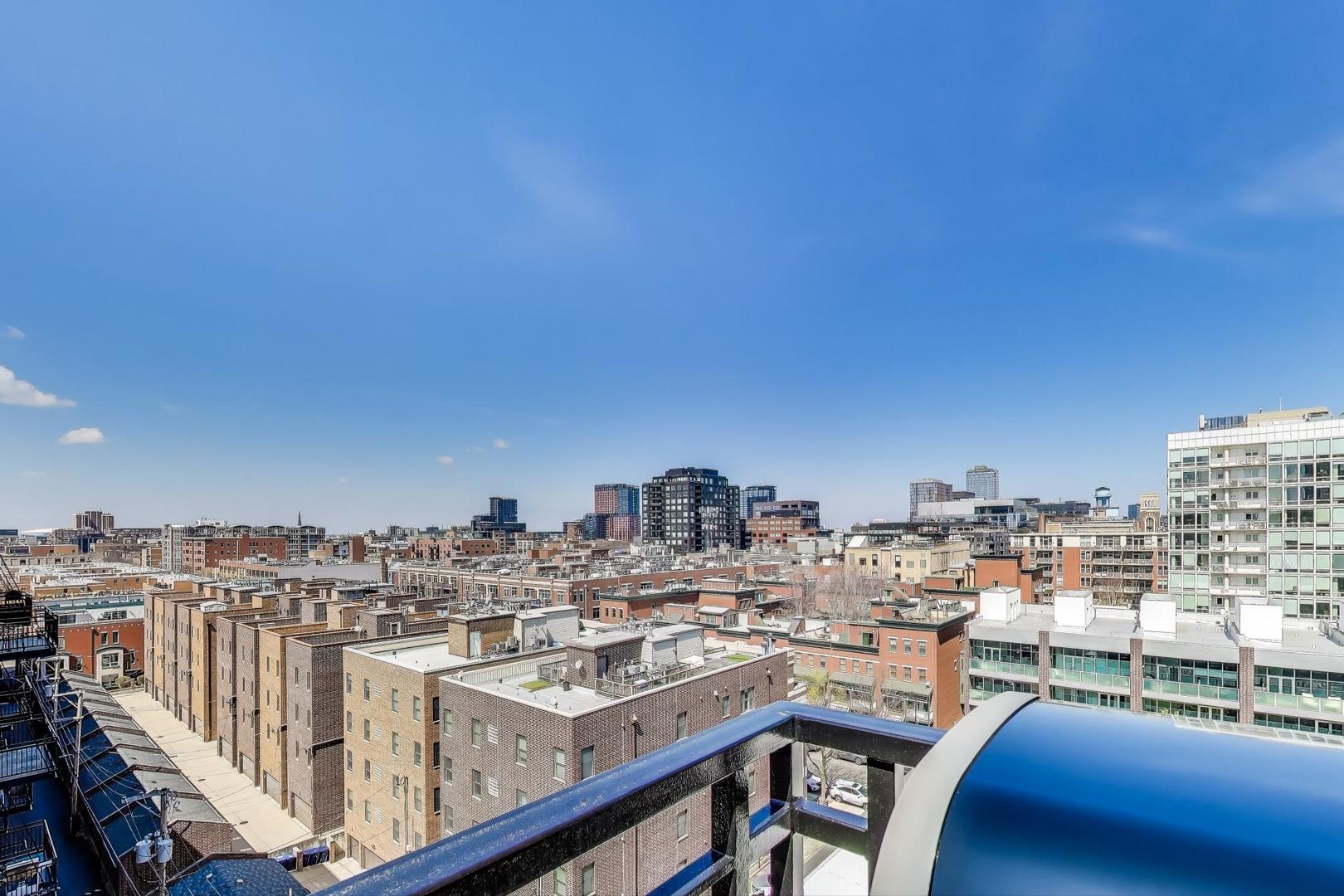 1000 W ADAMS Street Unit: 824