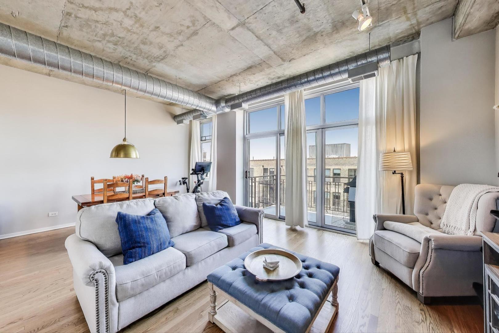 1000 W ADAMS Street Unit: 824