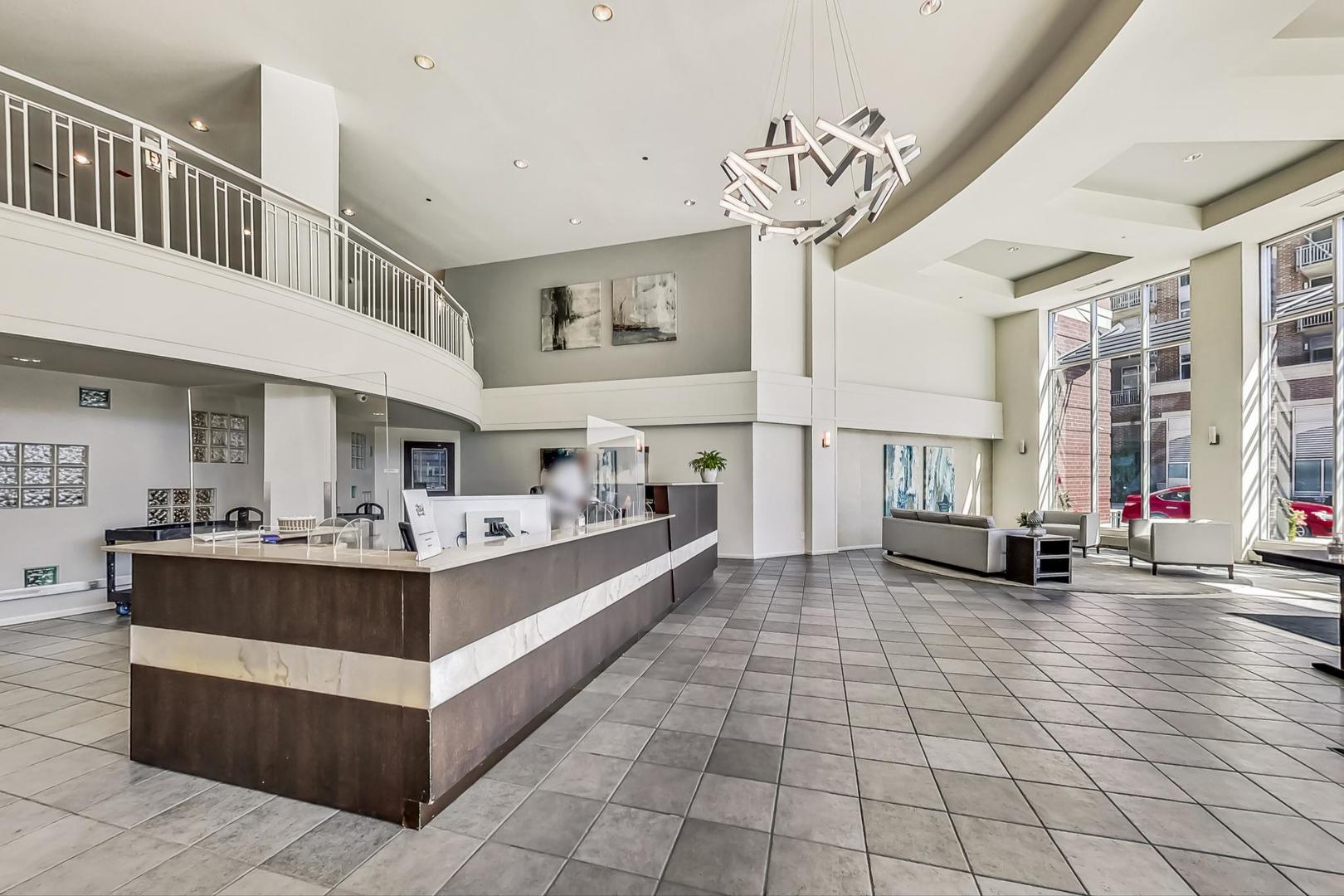 1000 W ADAMS Street Unit: 824