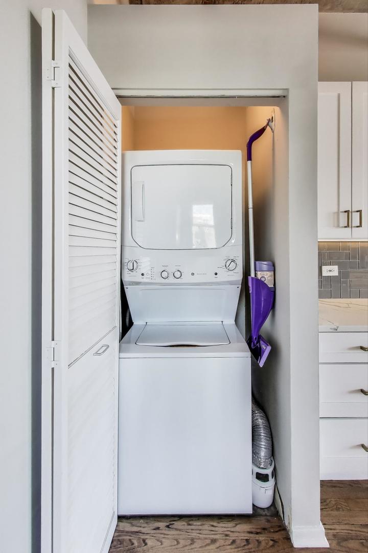 1000 W ADAMS Street Unit: 824