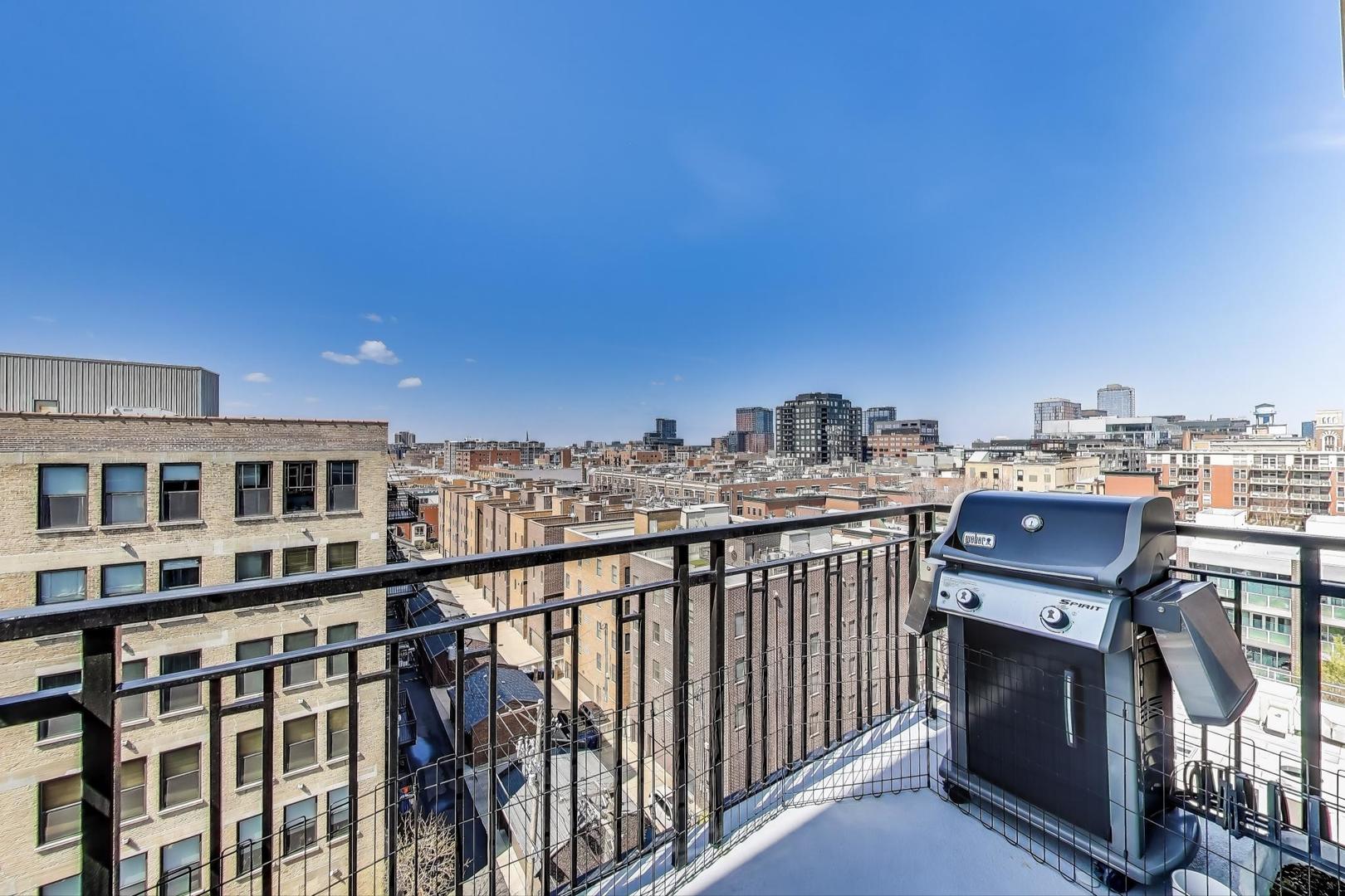 1000 W ADAMS Street Unit: 824