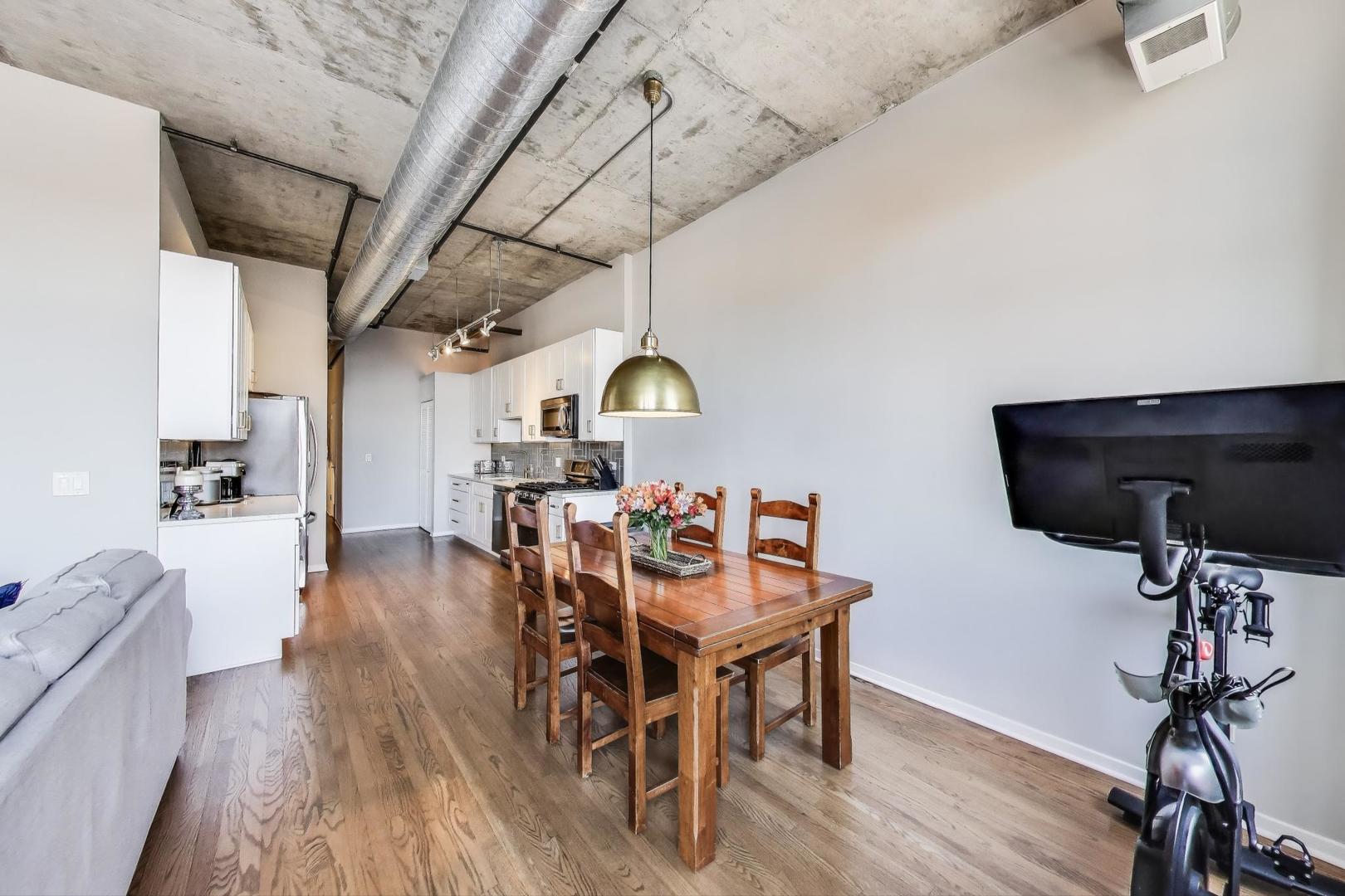 1000 W ADAMS Street Unit: 824