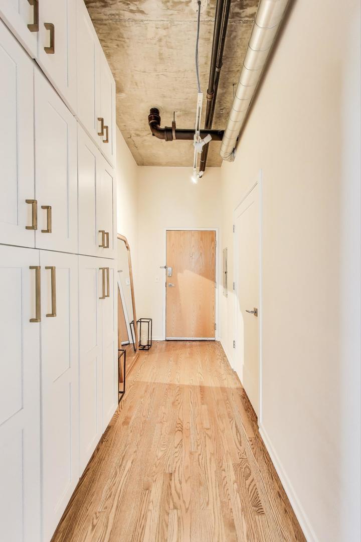 1000 W ADAMS Street Unit: 824