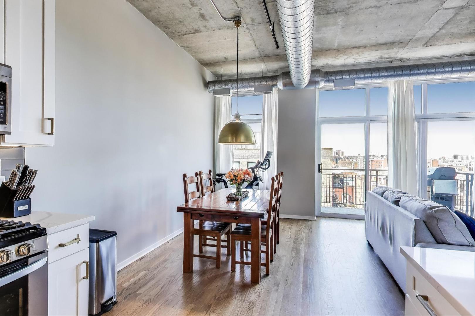 1000 W ADAMS Street Unit: 824