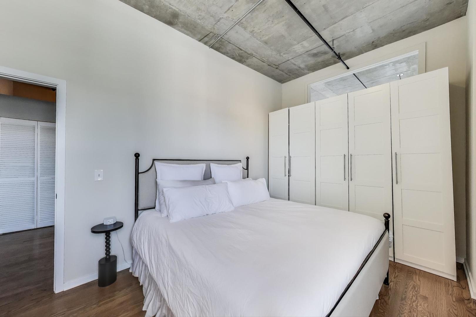 1000 W ADAMS Street Unit: 824