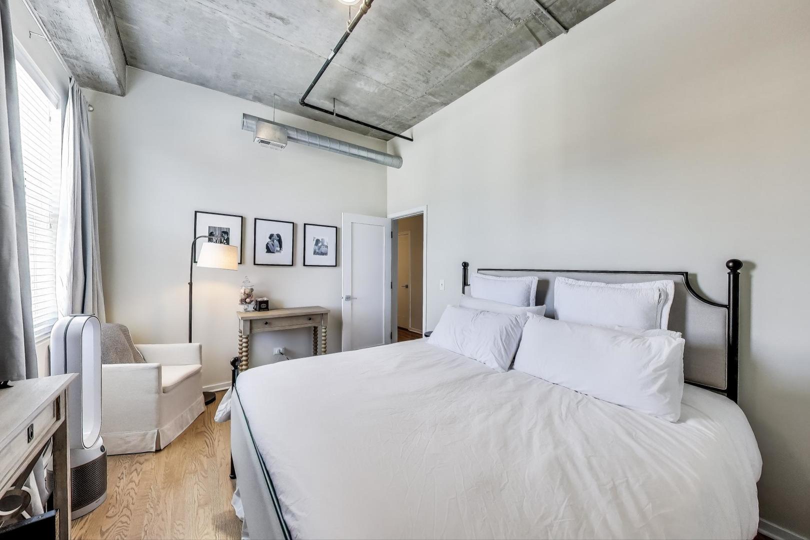 1000 W ADAMS Street Unit: 824