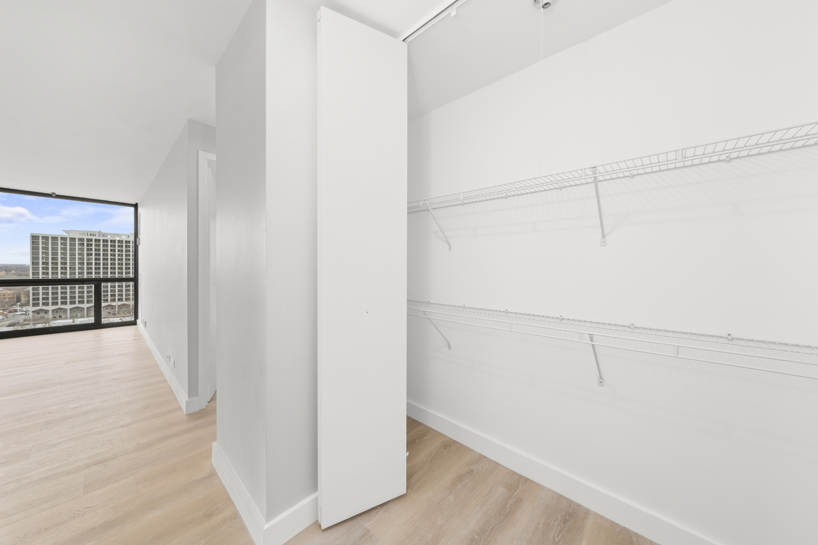 4343 N Clarendon Avenue Unit: 1505