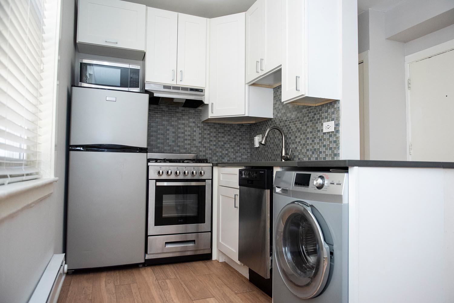 511 W Belmont Avenue Unit: 3