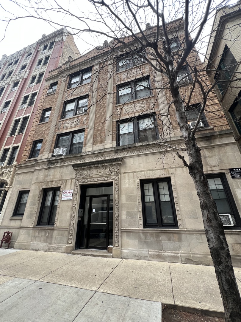 511 W Belmont Avenue Unit: 3
