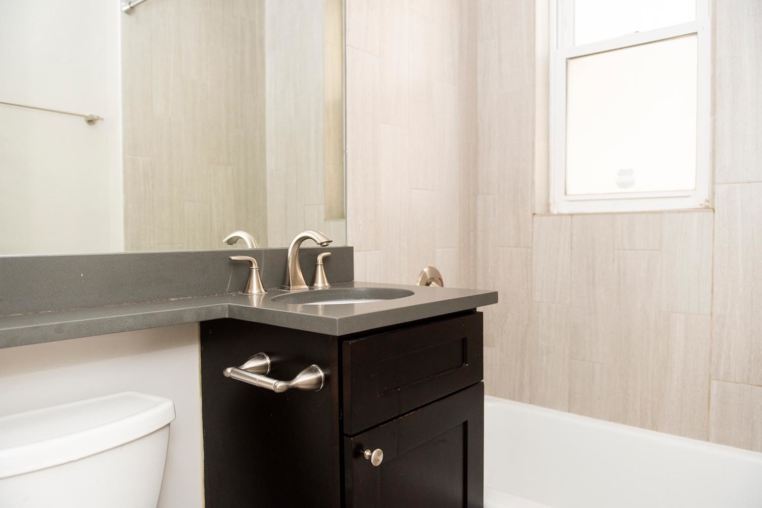 511 W Belmont Avenue Unit: 3