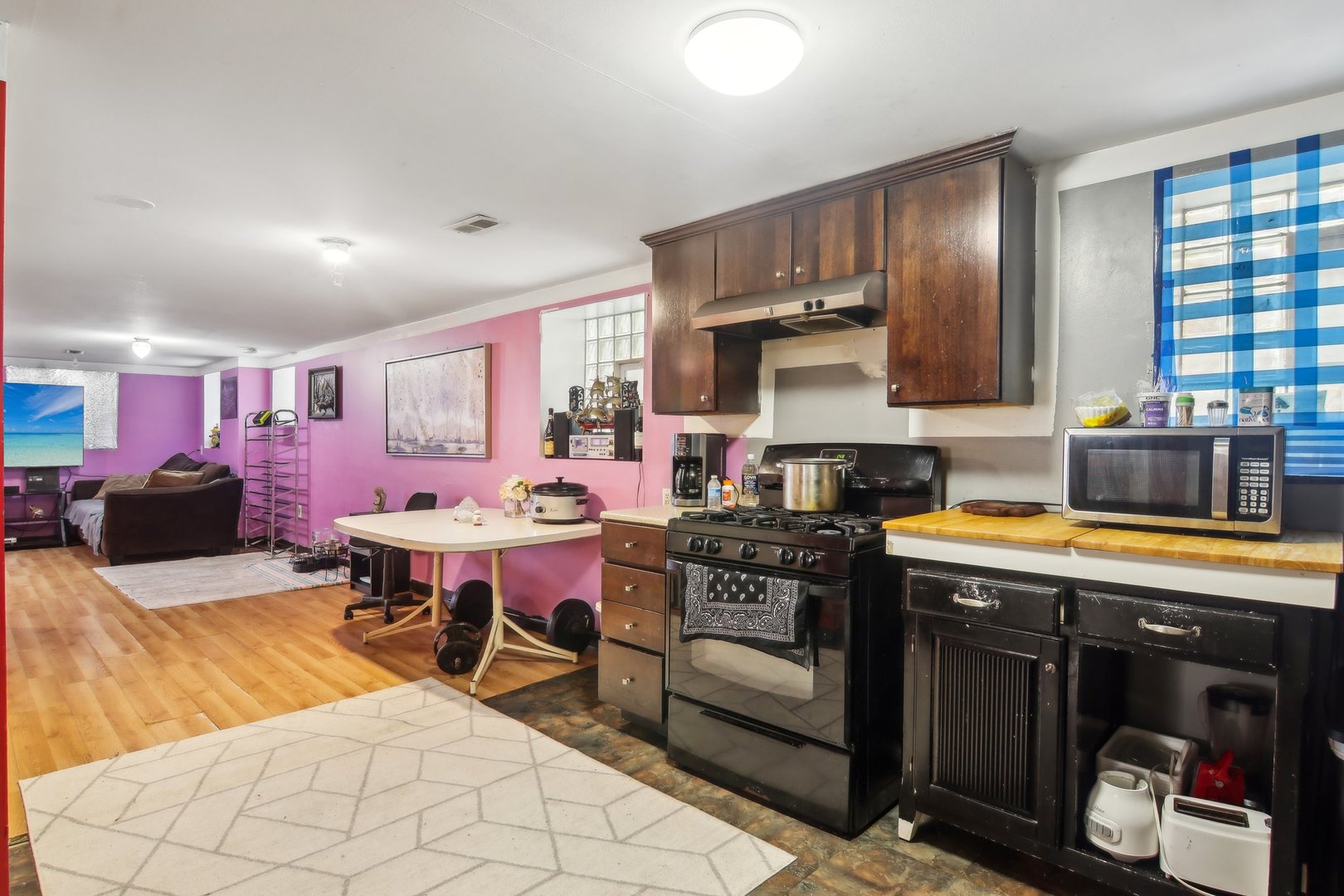 4857 W Wellington Avenue