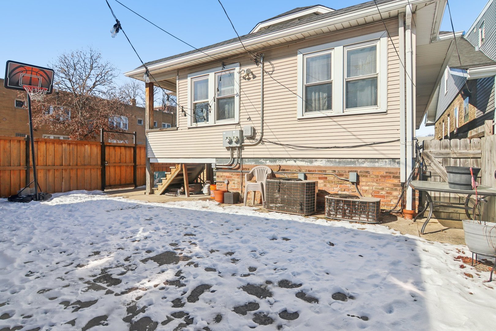 4857 W Wellington Avenue