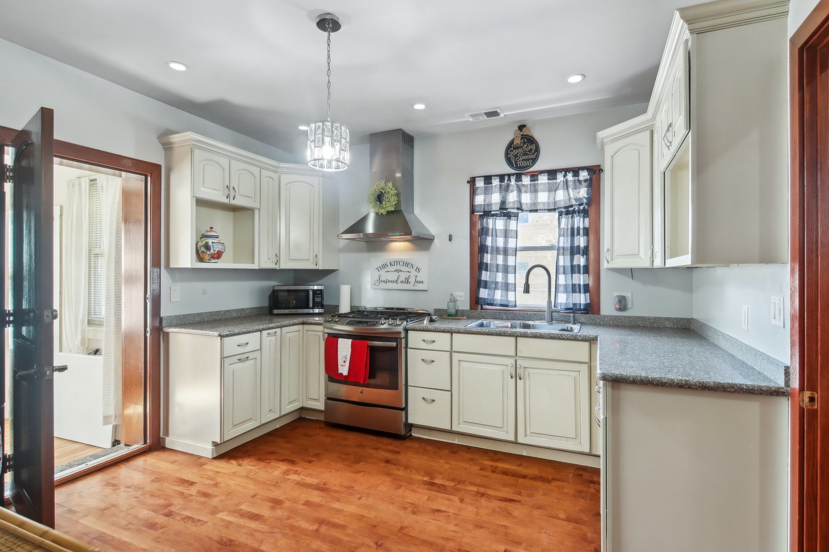 4857 W Wellington Avenue