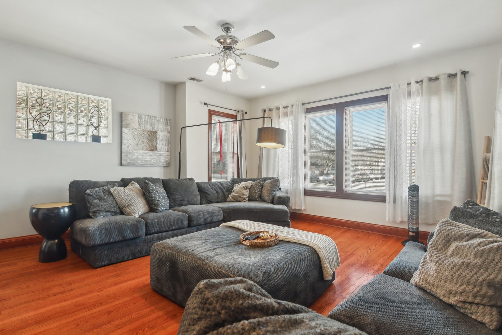 4857 W Wellington Avenue