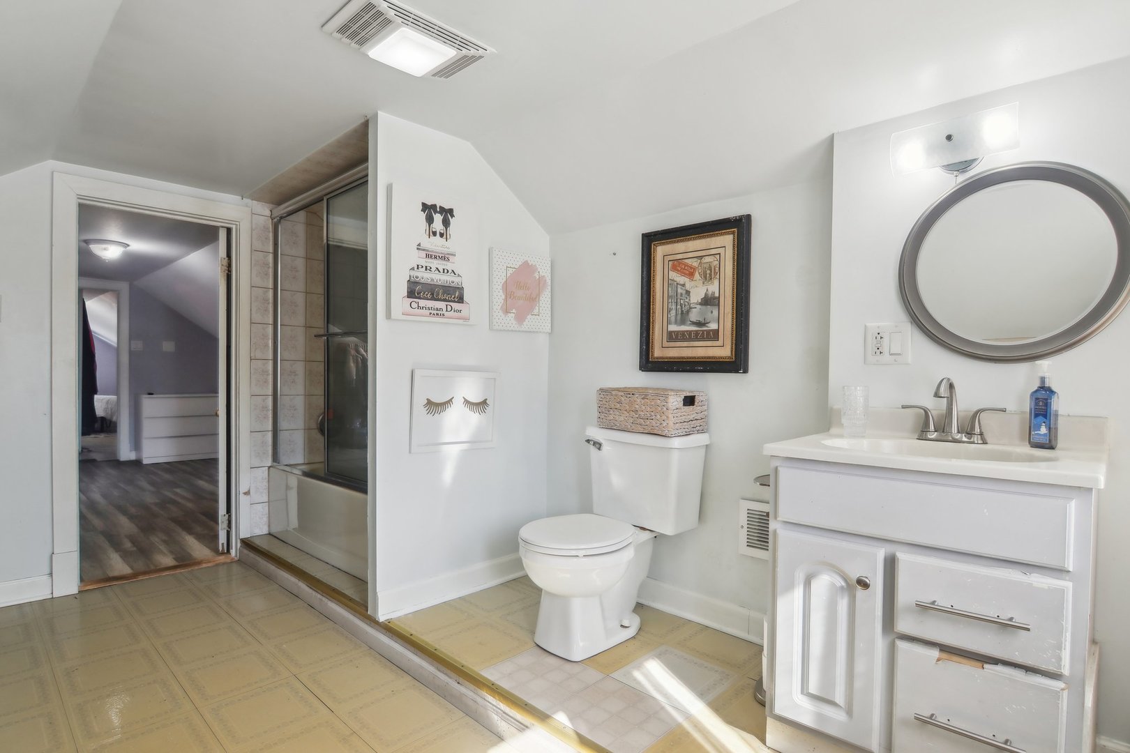 4857 W Wellington Avenue