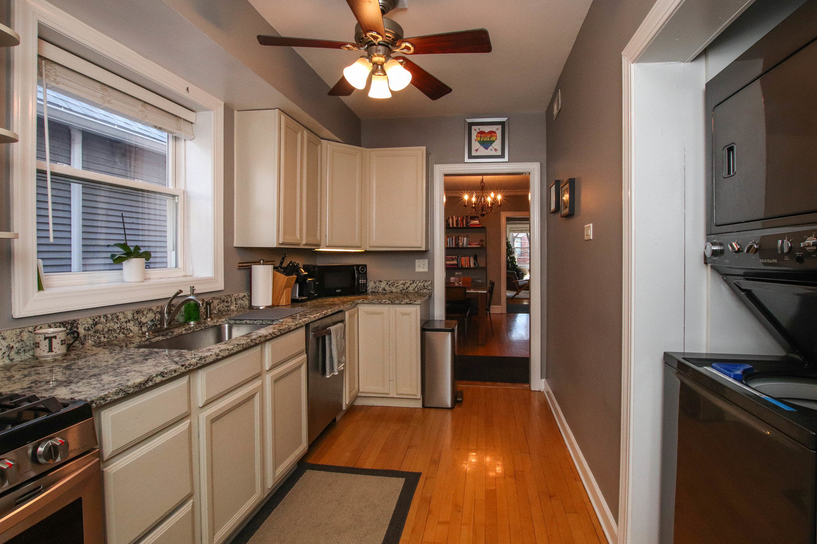 3854 N Janssen Avenue