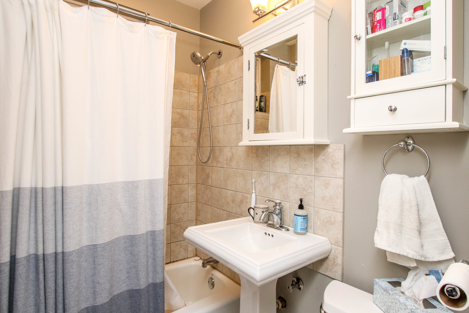 3854 N Janssen Avenue