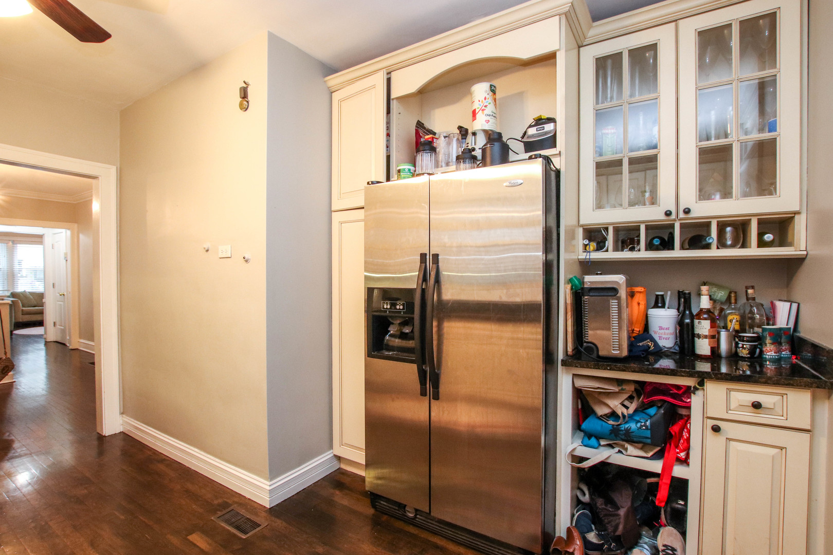 3854 N Janssen Avenue