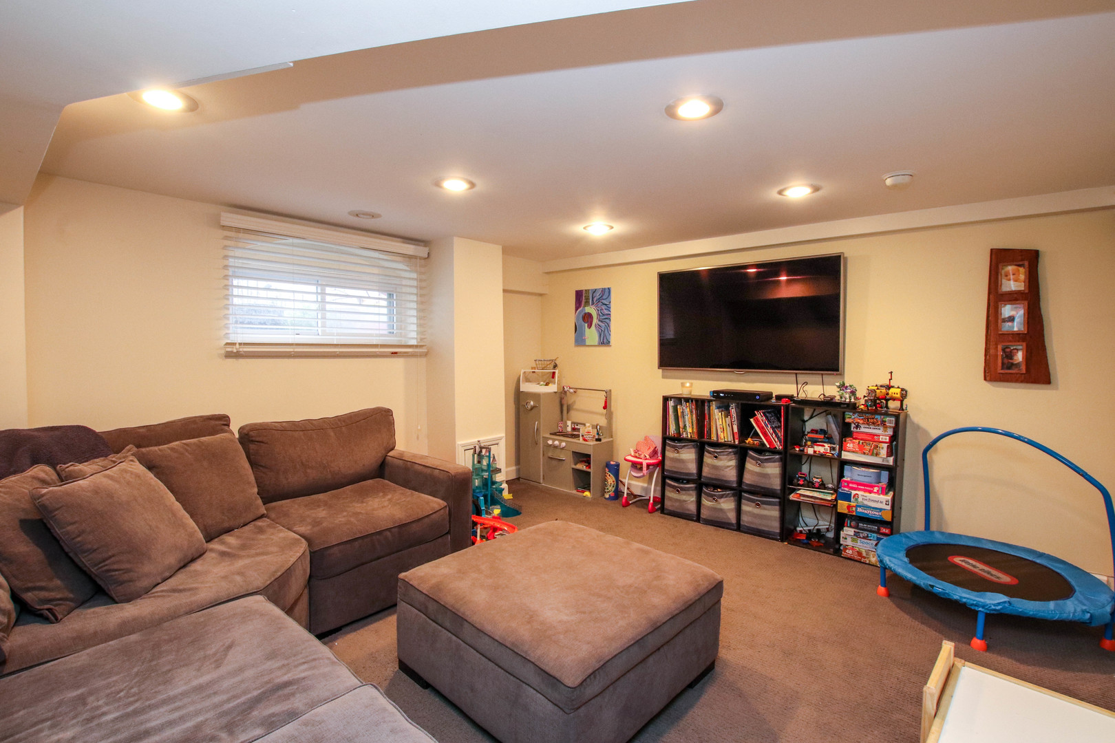 3854 N Janssen Avenue