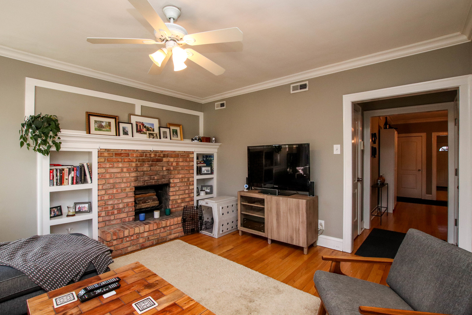 3854 N Janssen Avenue