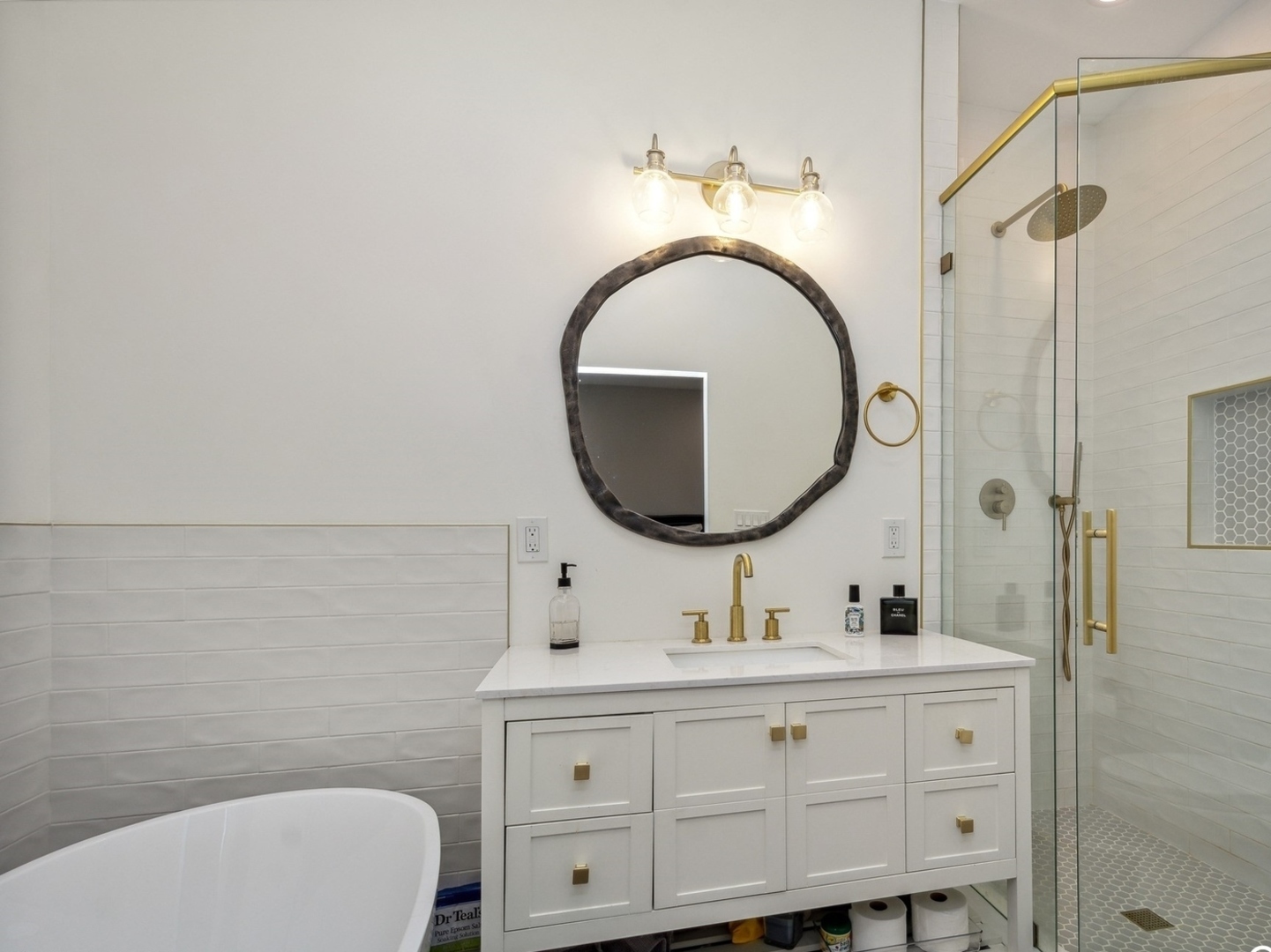 2424 N SOUTHPORT Avenue Unit: A