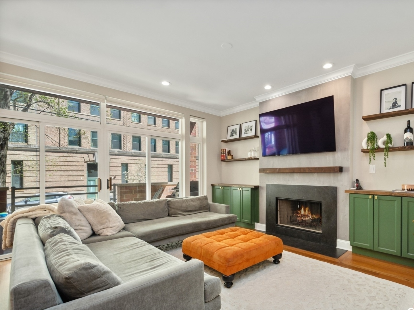 2424 N SOUTHPORT Avenue Unit: A