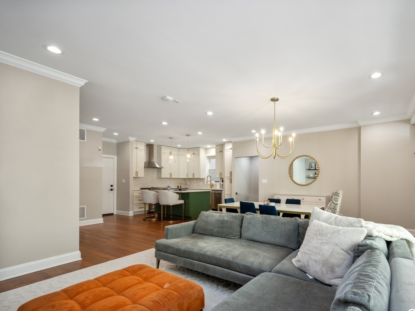 2424 N SOUTHPORT Avenue Unit: A