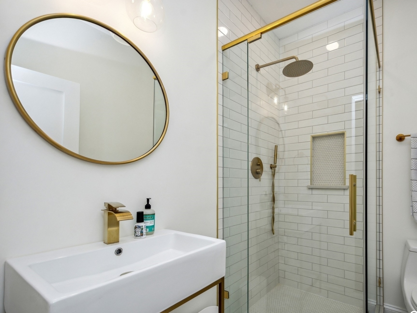 2424 N SOUTHPORT Avenue Unit: A