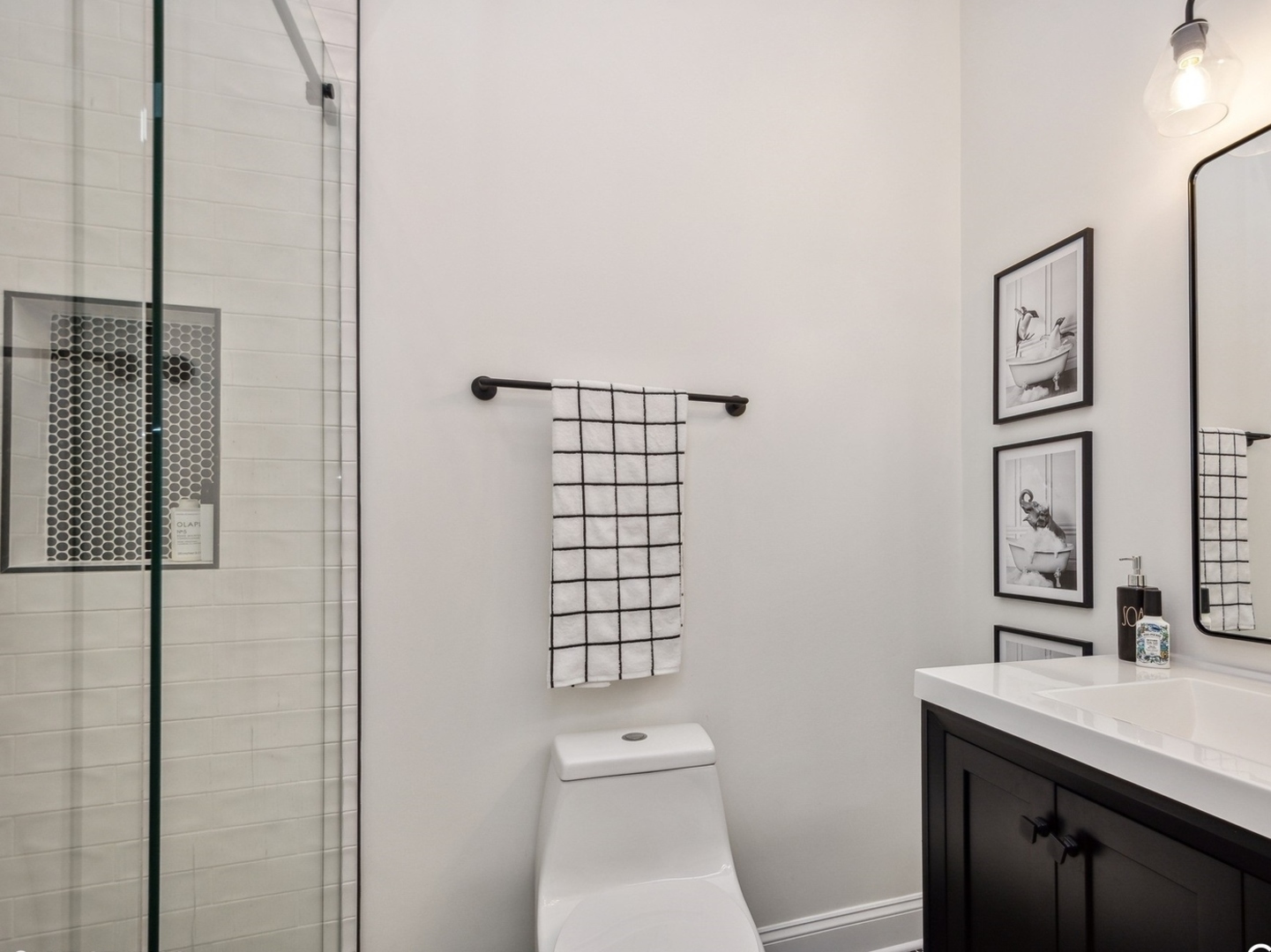 2424 N SOUTHPORT Avenue Unit: A