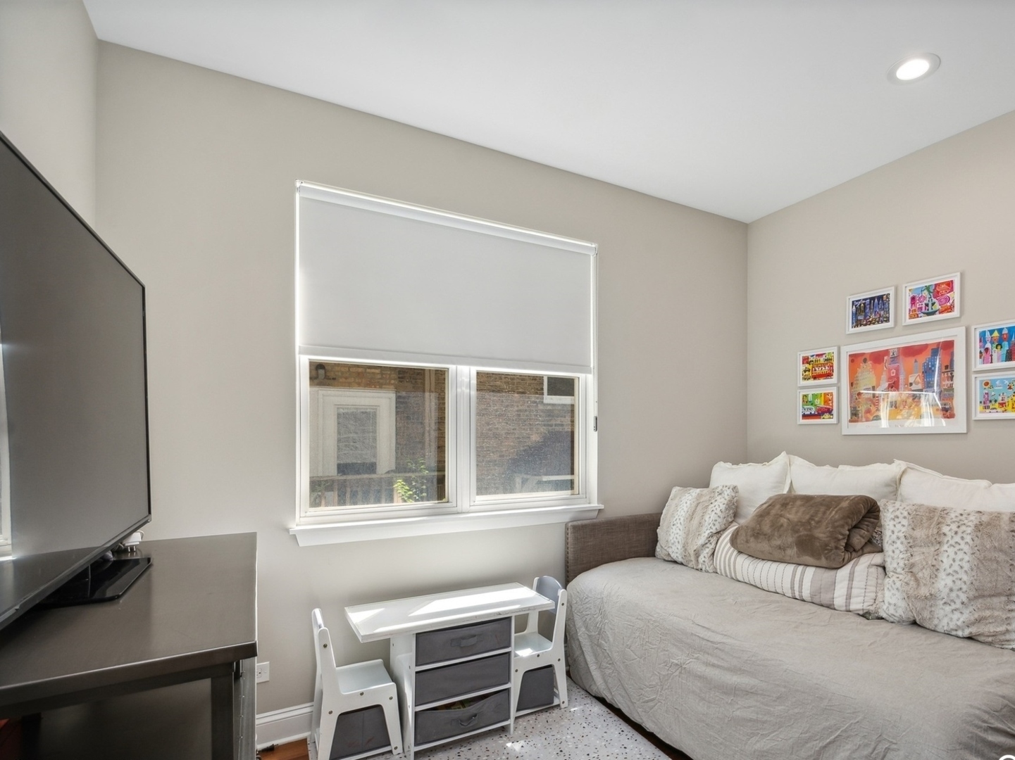 2424 N SOUTHPORT Avenue Unit: A