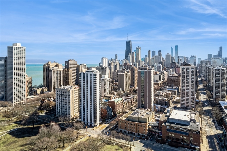 1555 N Dearborn Parkway Unit: 25AB