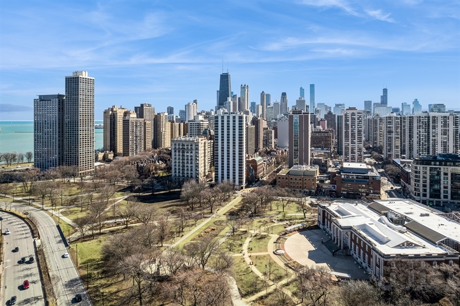 1555 N Dearborn Parkway Unit: 25AB