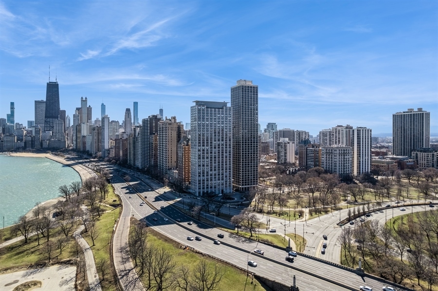 1555 N Dearborn Parkway Unit: 25AB