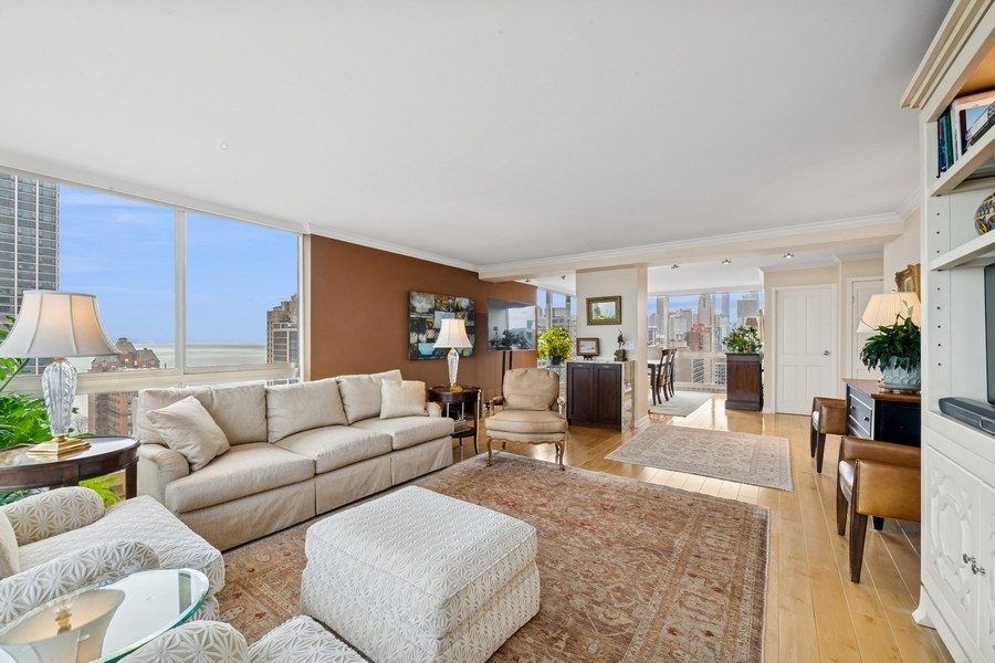 1555 N Dearborn Parkway Unit: 25AB