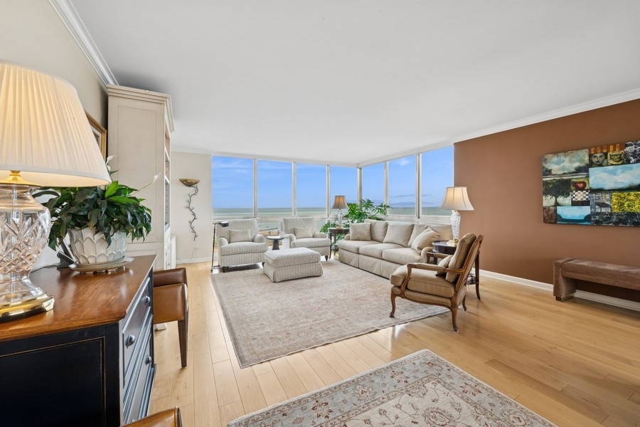 1555 N Dearborn Parkway Unit: 25AB