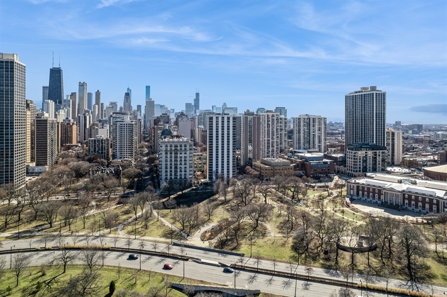1555 N Dearborn Parkway Unit: 25AB